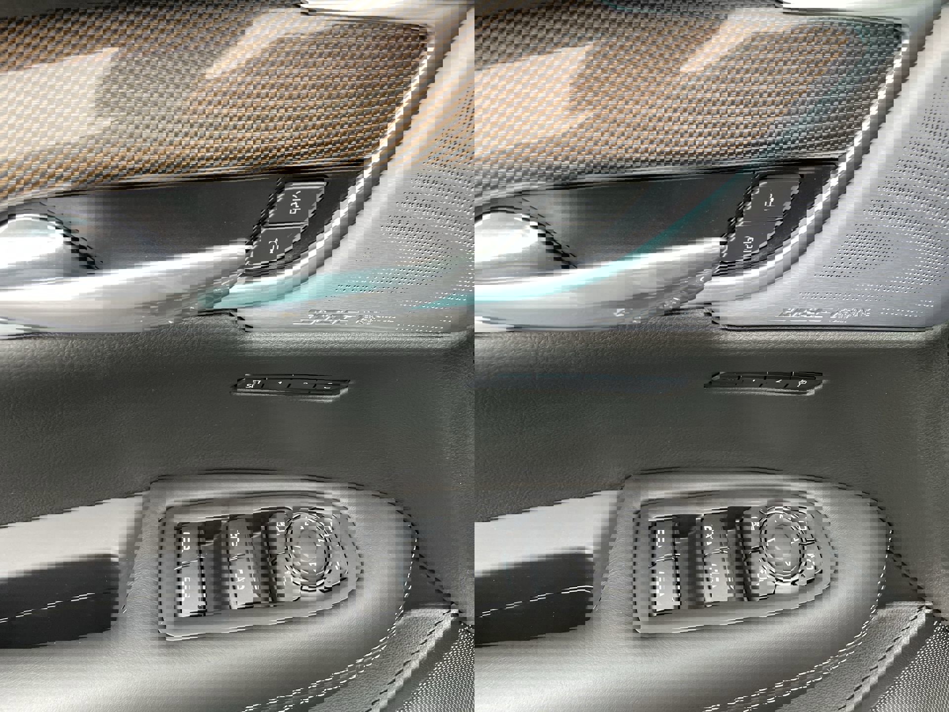 Vehicle image 24 of 36
