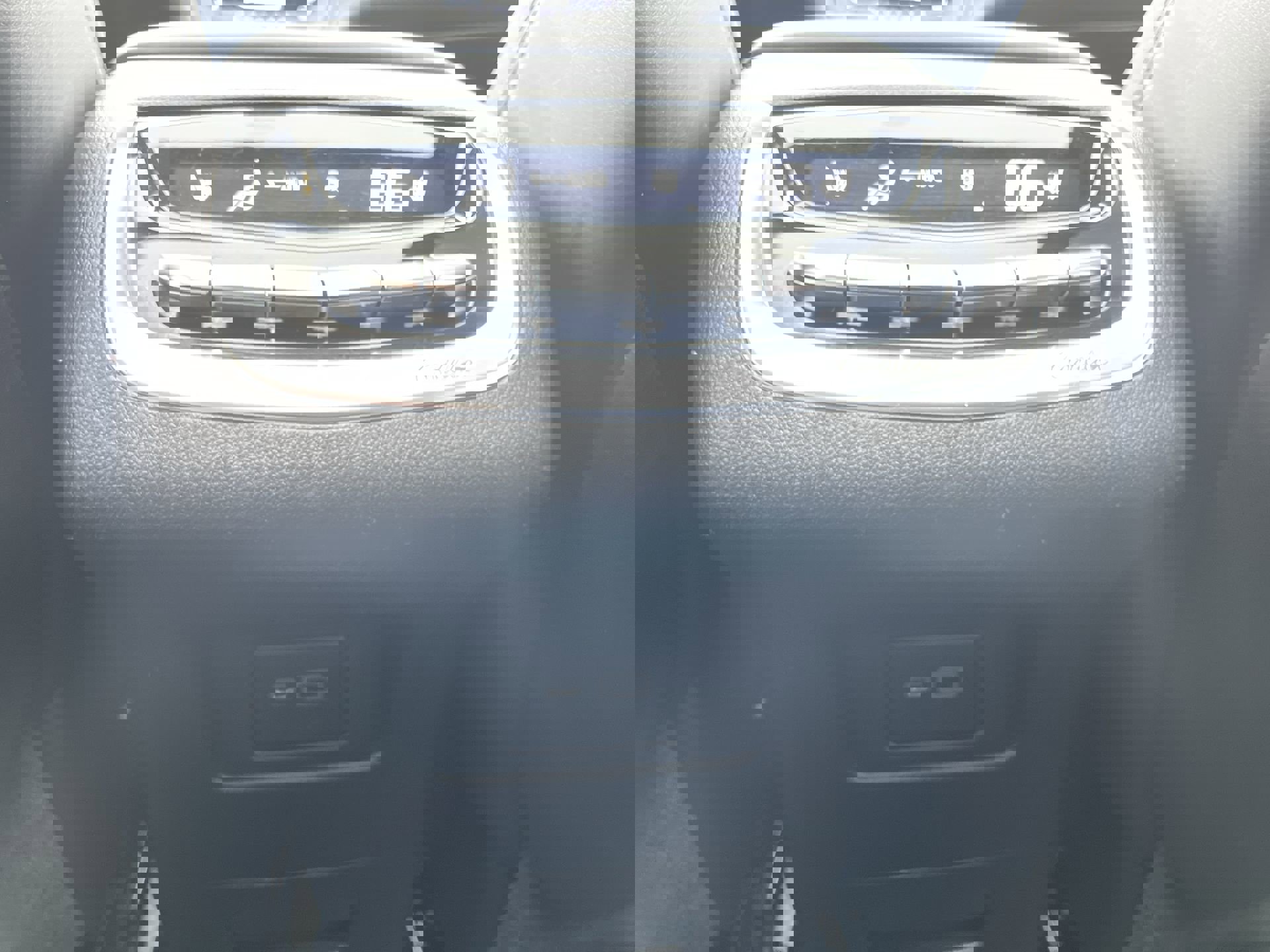 Vehicle image 22 of 36