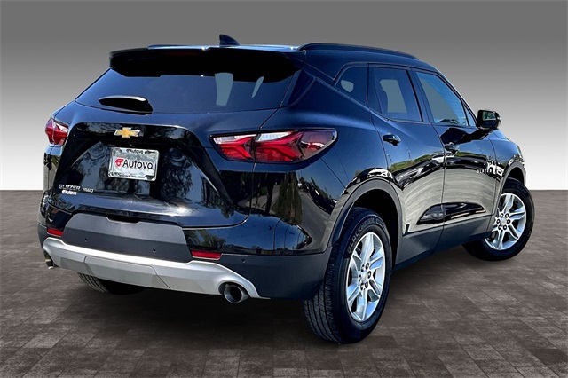 Vehicle image 4 of 32