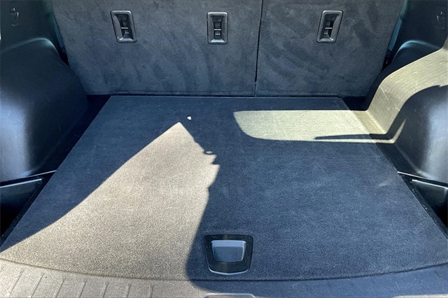 Vehicle image 25 of 32