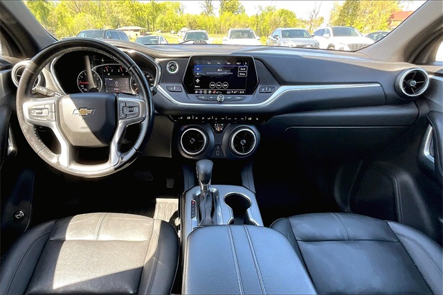 Vehicle image 18 of 32