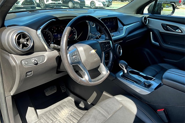 Vehicle image 11 of 32
