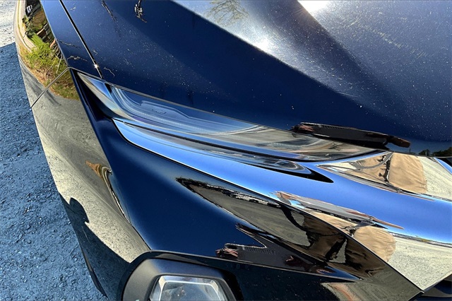 Vehicle image 28 of 32