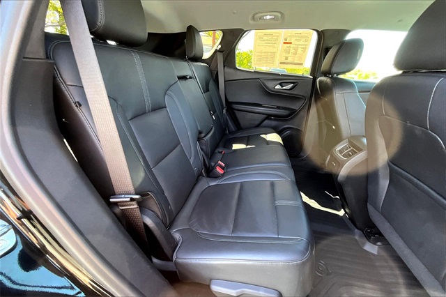 Vehicle image 24 of 32