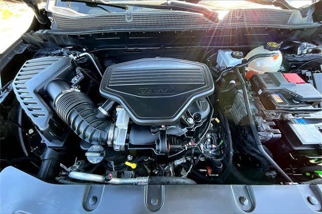 Vehicle image 7 of 32