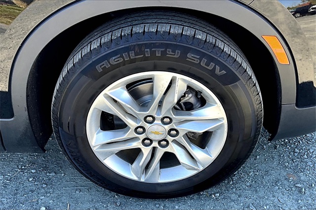 Vehicle image 8 of 32
