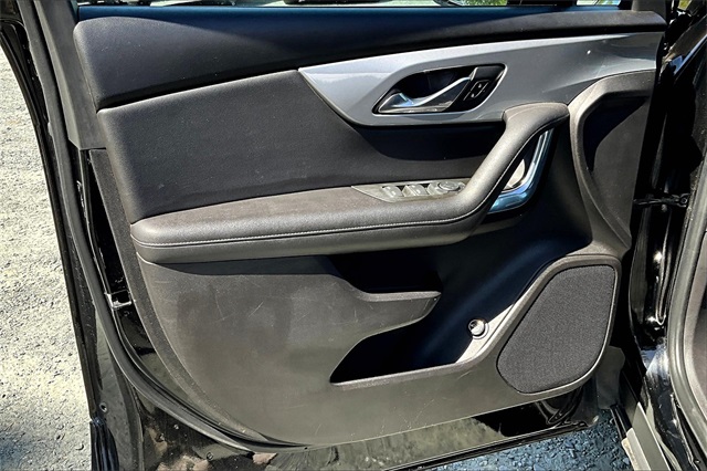 Vehicle image 9 of 32