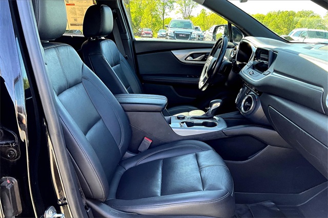 Vehicle image 22 of 32