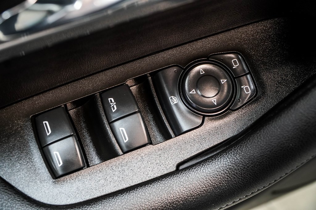Vehicle image 32 of 48