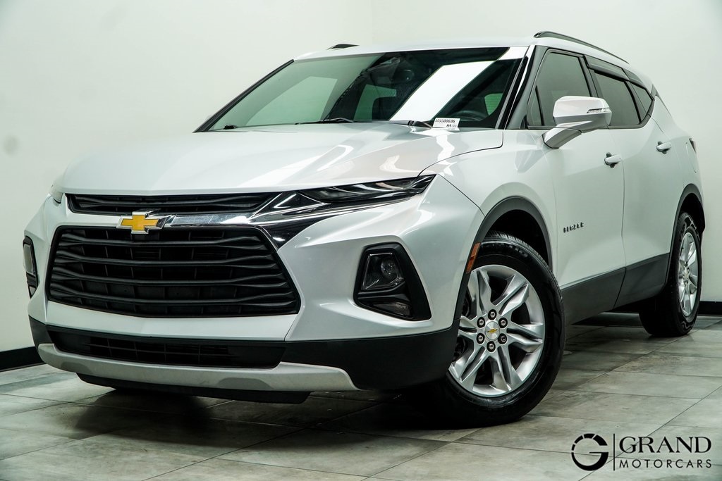 Vehicle image 2 of 48