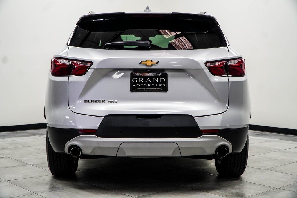 Vehicle image 7 of 48