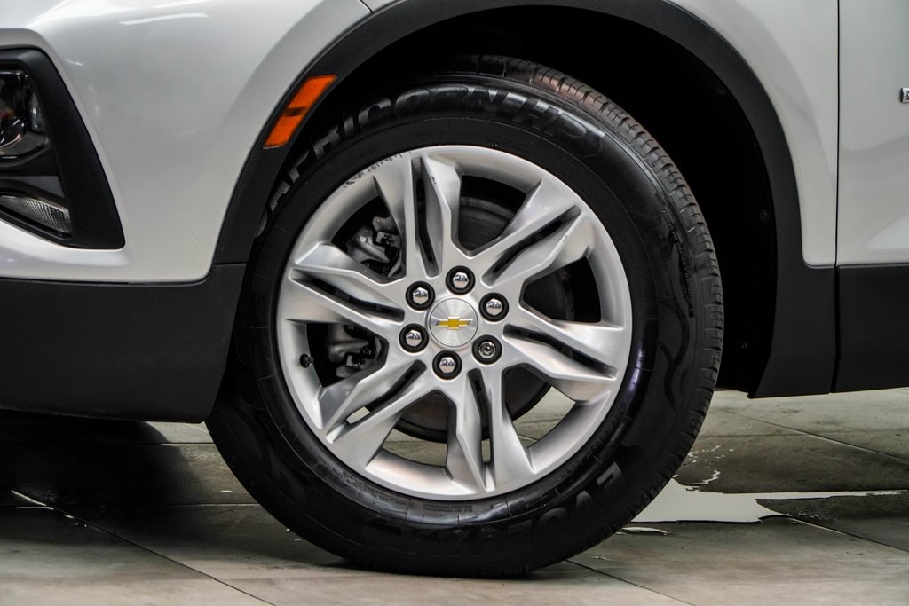 Vehicle image 10 of 48