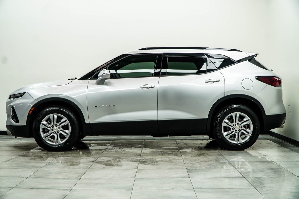 Vehicle image 9 of 48