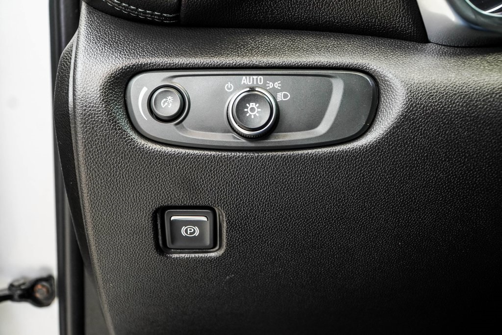 Vehicle image 33 of 48