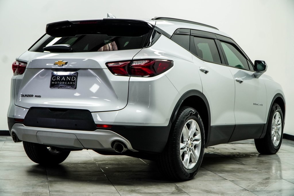 Vehicle image 6 of 48