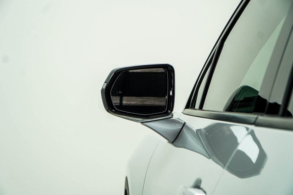 Vehicle image 47 of 48