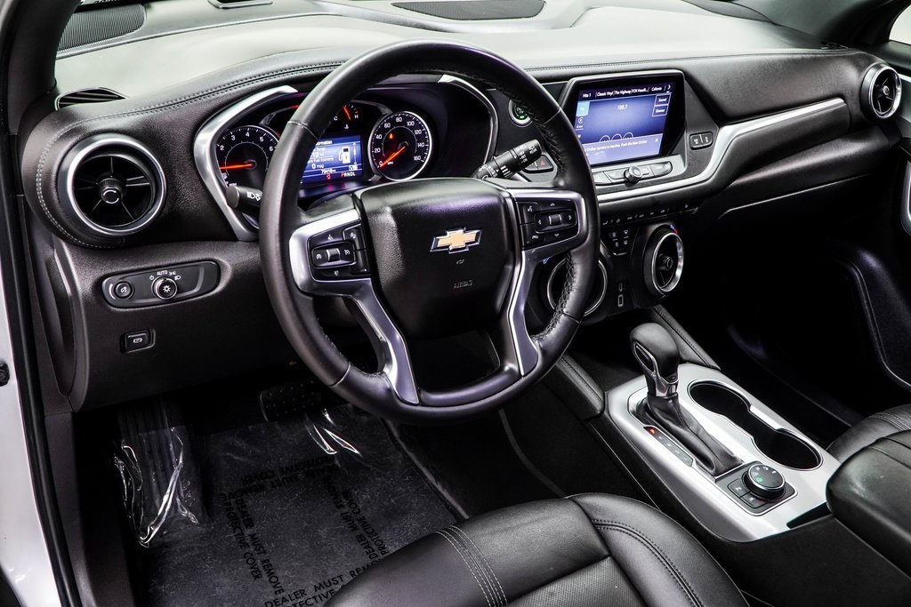 Vehicle image 16 of 48