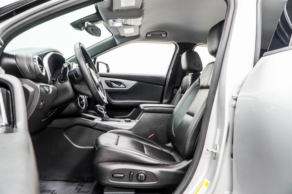 Vehicle image 14 of 48
