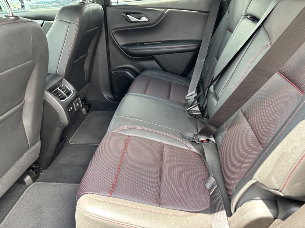 Vehicle image 31 of 34