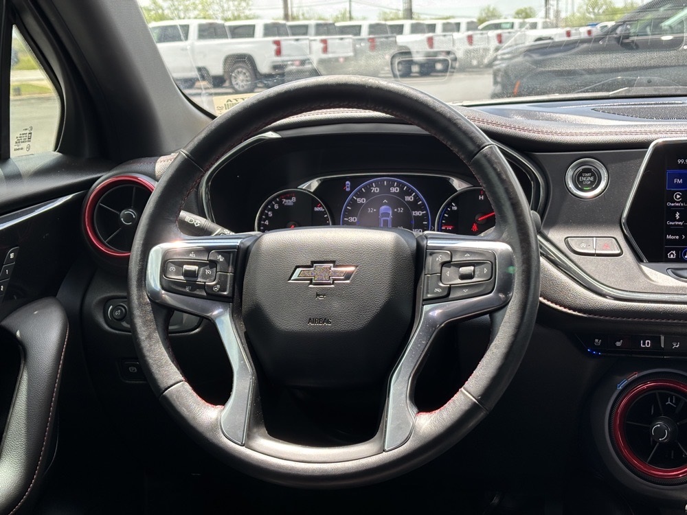 Vehicle image 27 of 34