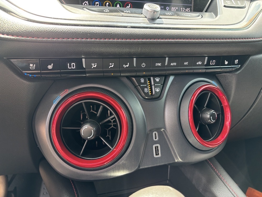 Vehicle image 19 of 34