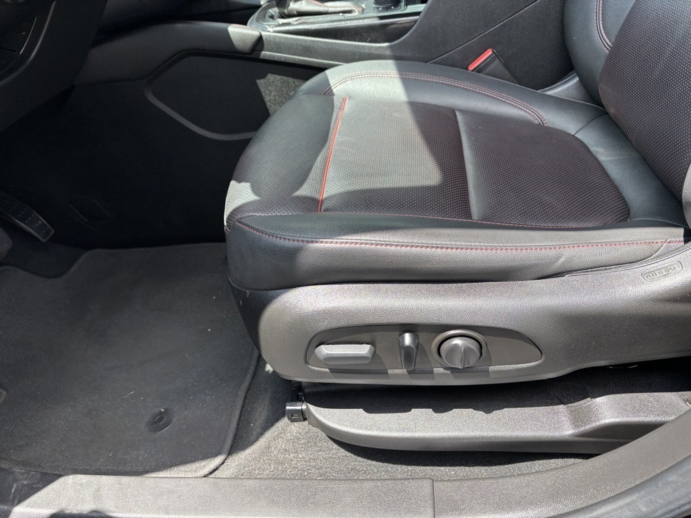 Vehicle image 26 of 34