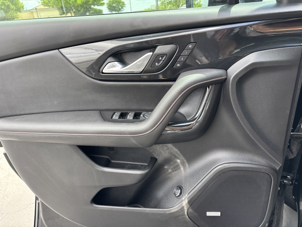 Vehicle image 23 of 34