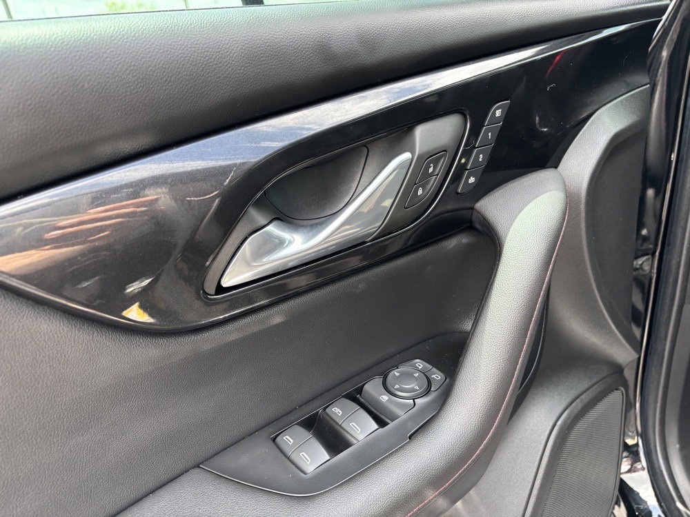Vehicle image 24 of 34