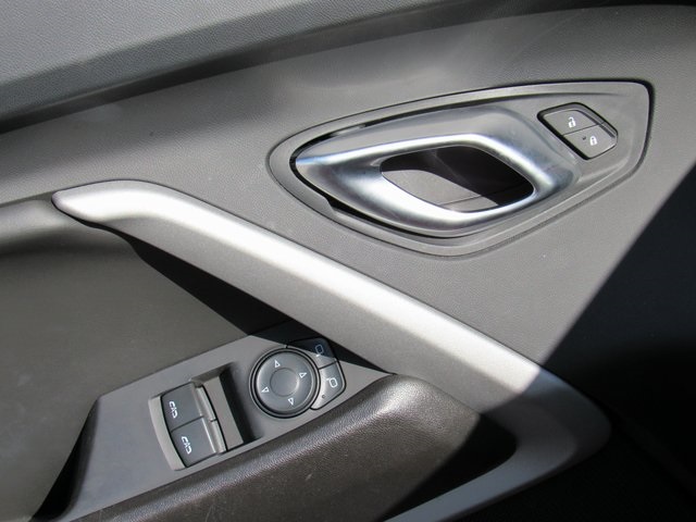 Vehicle image 19 of 40
