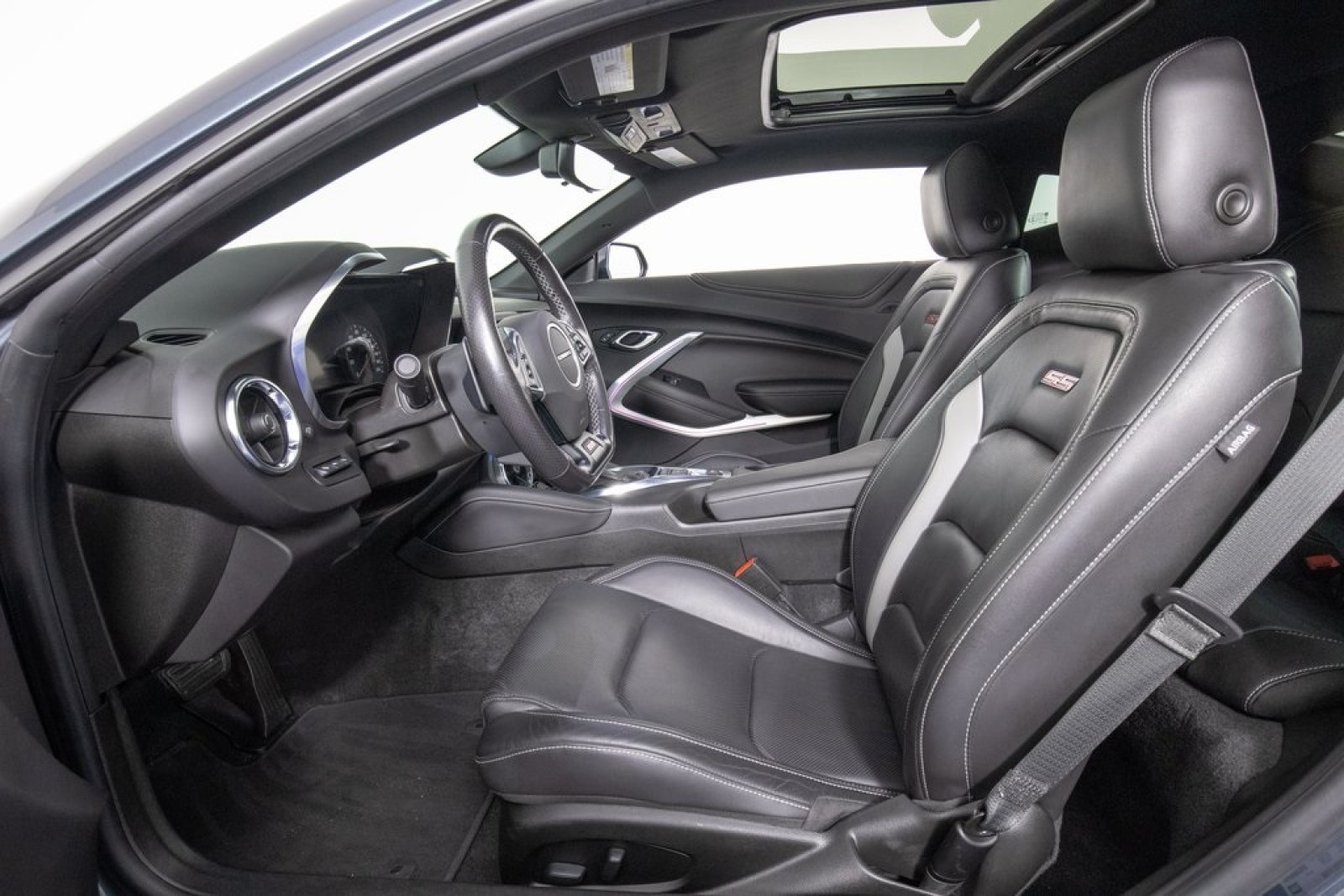 Vehicle image 23 of 25