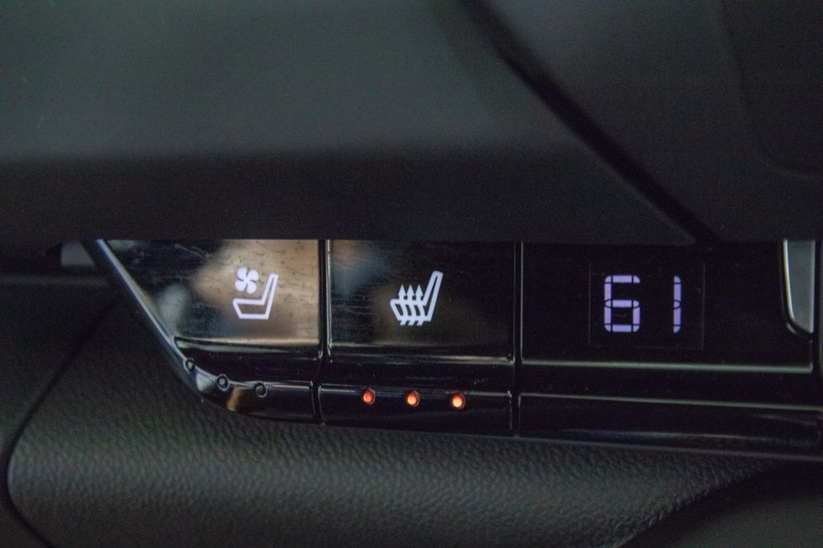 Vehicle image 20 of 25