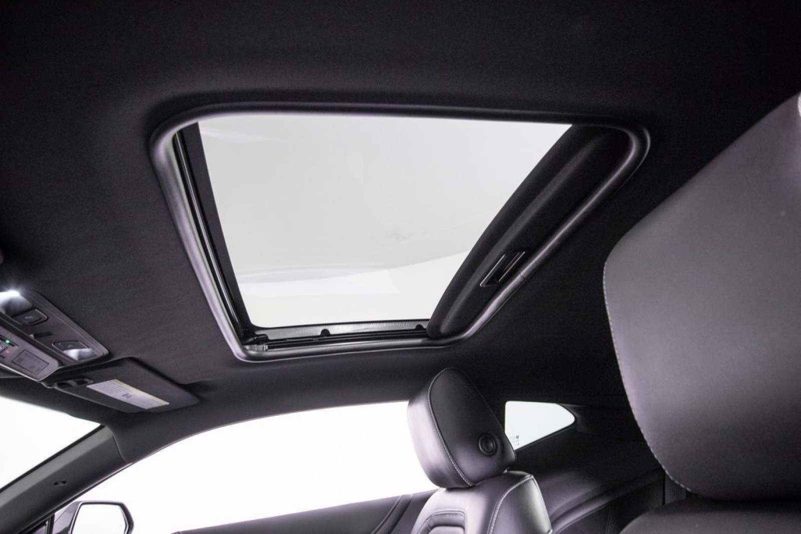 Vehicle image 22 of 25