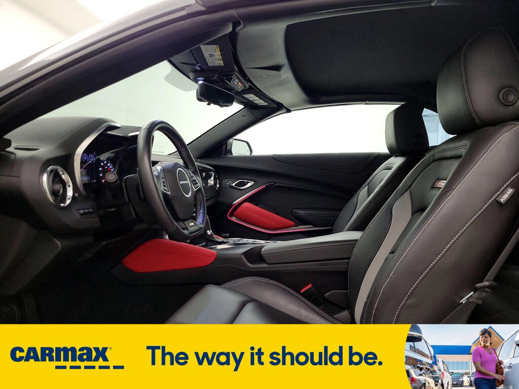 Vehicle image 21 of 28