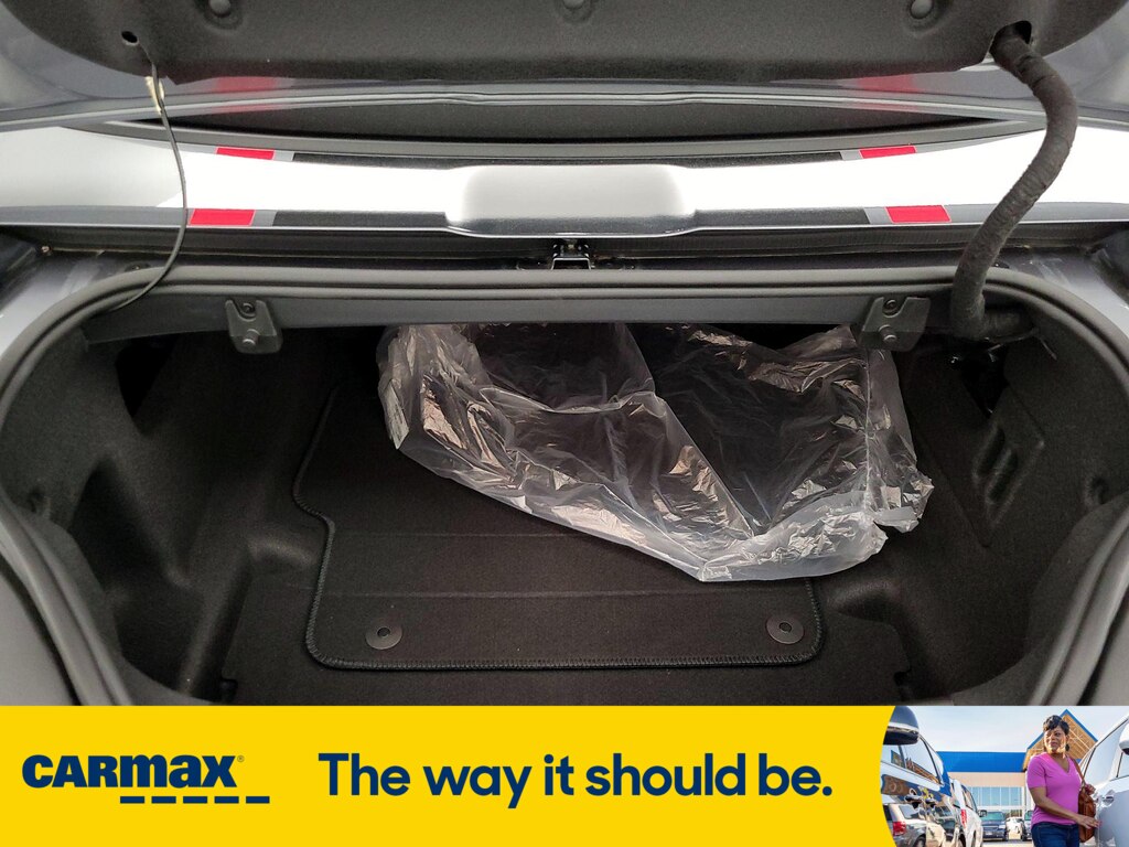 Vehicle image 26 of 28