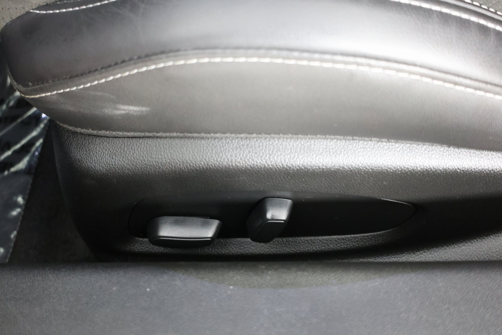 Vehicle image 41 of 49