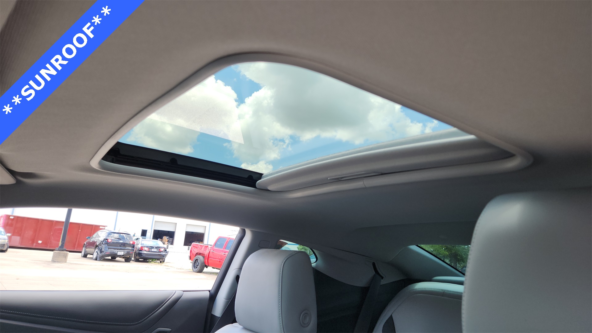 Vehicle image 33 of 35