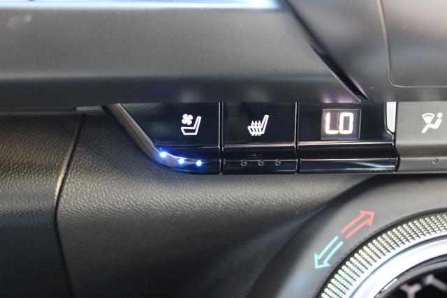 Vehicle image 26 of 40
