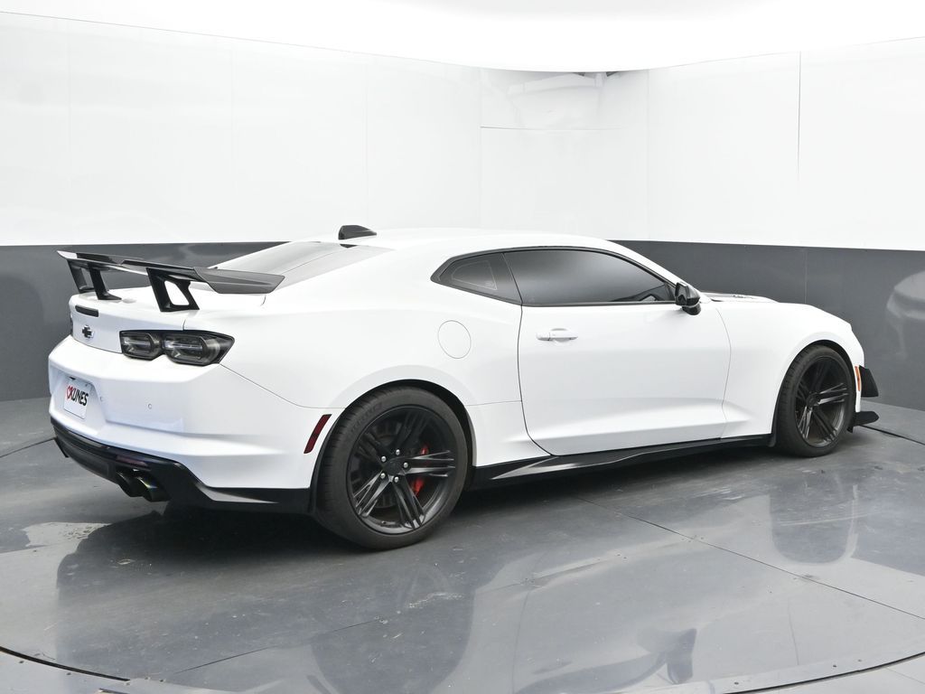 Vehicle image 28 of 69