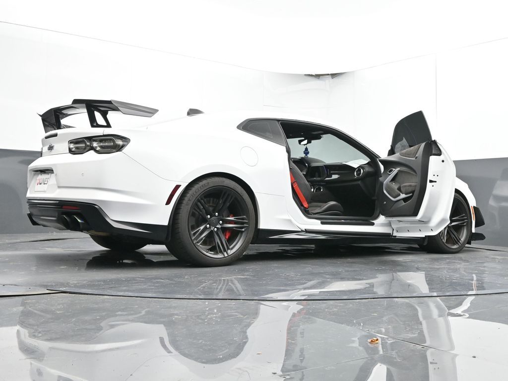 Vehicle image 25 of 69