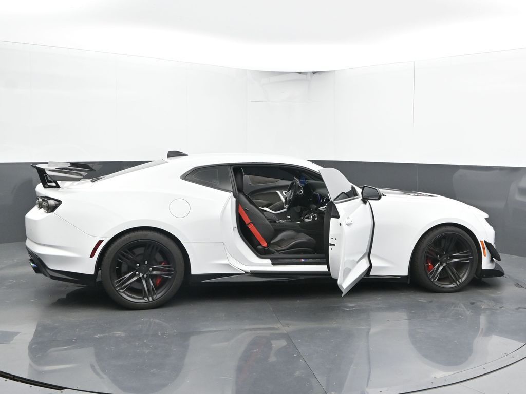 Vehicle image 33 of 69