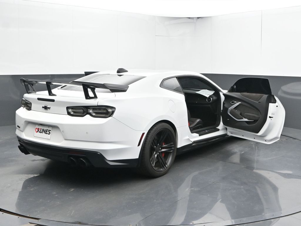Vehicle image 26 of 69