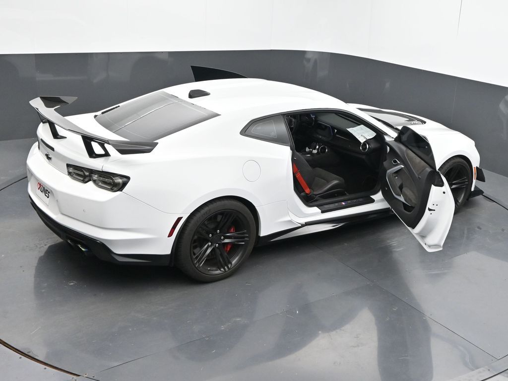 Vehicle image 32 of 69