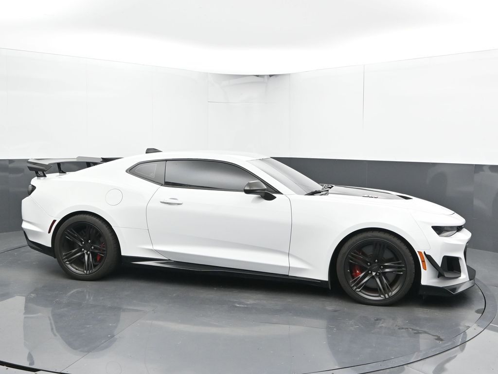 Vehicle image 10 of 69