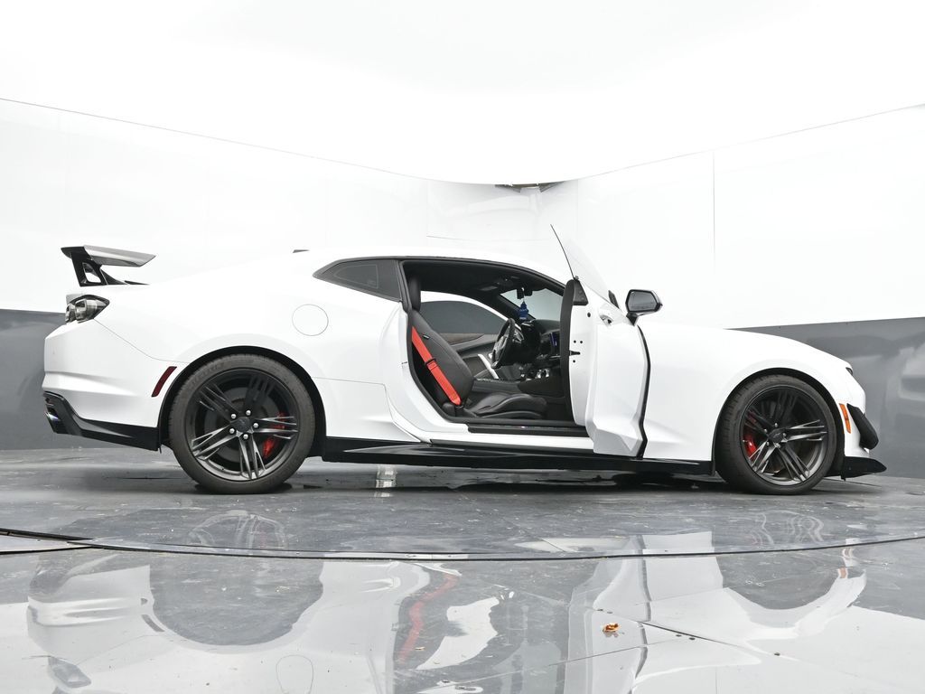 Vehicle image 21 of 69