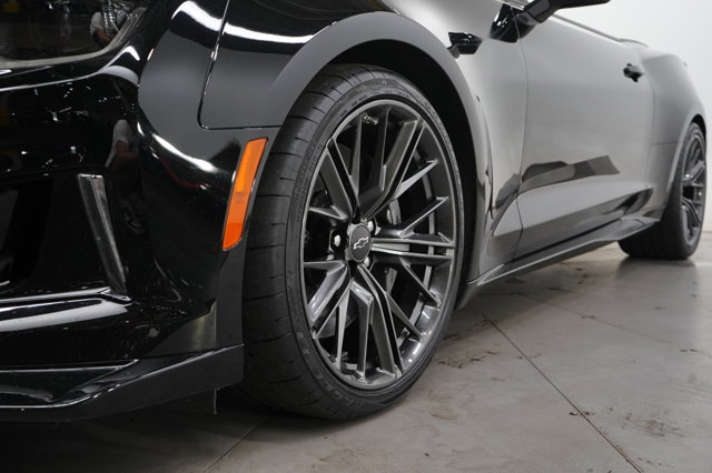 2021 Chevrolet Camaro ZL1 Image 13 of 35