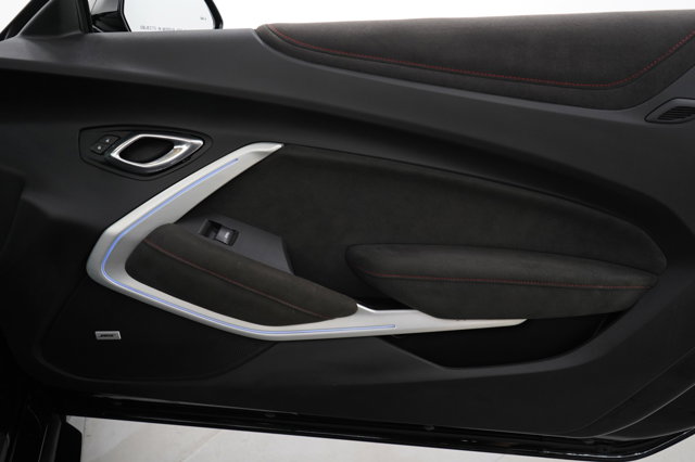 2021 Chevrolet Camaro ZL1 Image 25 of 35