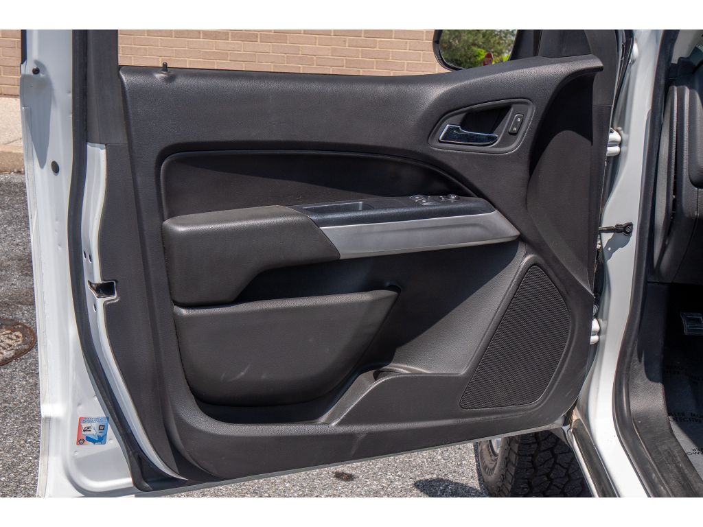 Vehicle image 10 of 29