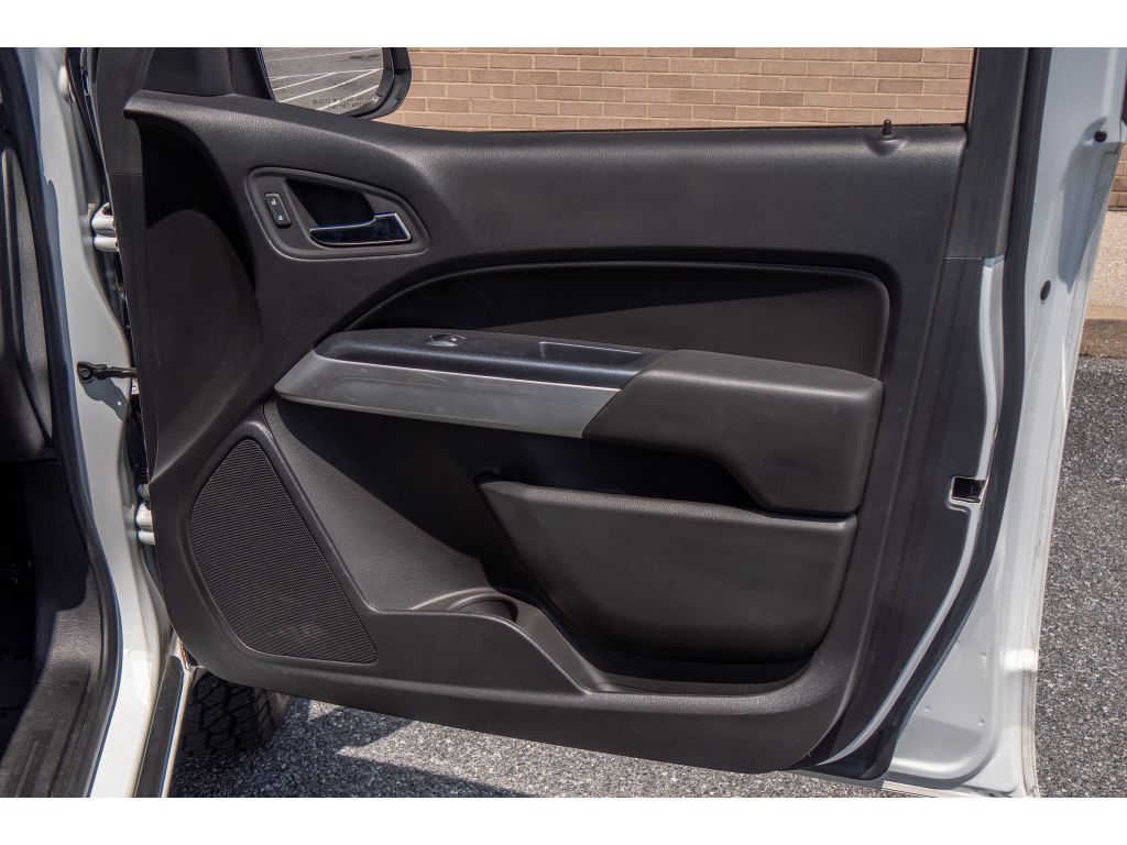 Vehicle image 16 of 29