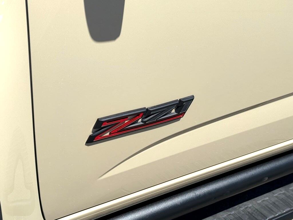 Vehicle image 13 of 49