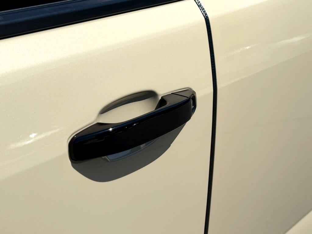 Vehicle image 14 of 49